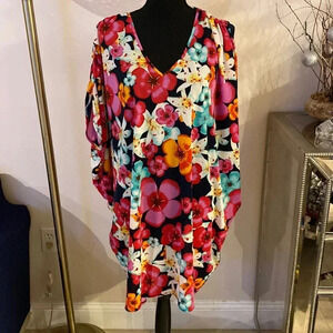 Natori floral tunic size M